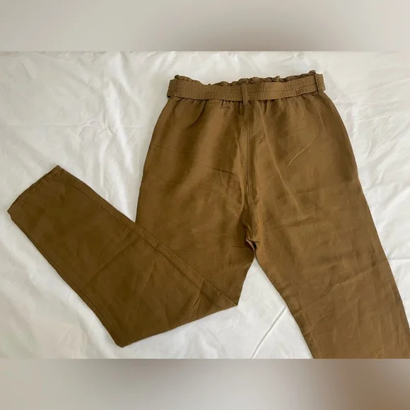 H&M Paper-bag Linen Cropped Pants - Picture 2 of 3